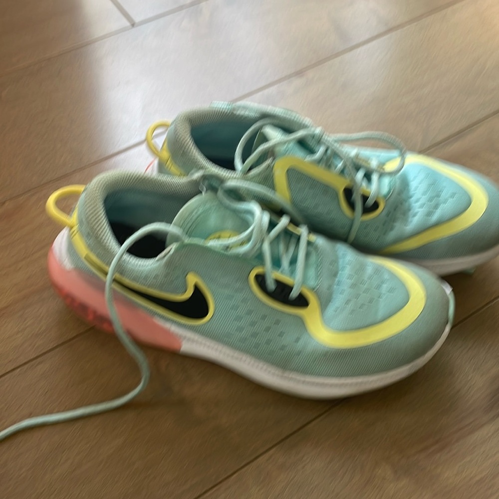 Nike Joyride - Size 4Y